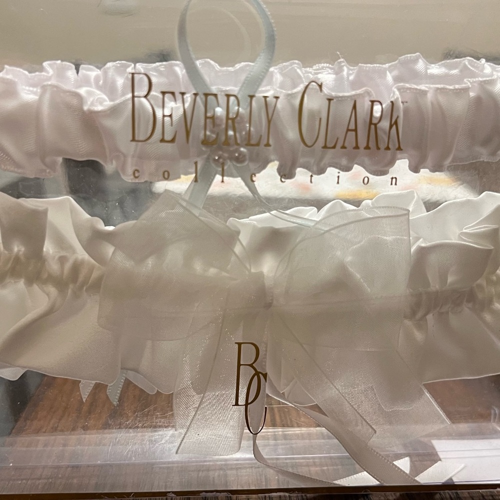Beverly Clark White Bridal Garter - Picture 1 of 1